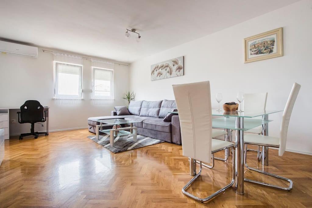 Apartment Jully بودْسْتغانا المظهر الخارجي الصورة